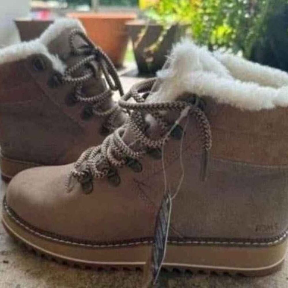New Toms Waterproof Taupe Gray Boots Women's Size 6.